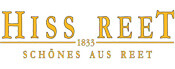 Gelber Schriftzug HISS REET mit der Jahreszahl 1833 und dem Slogan SCHÖNES AUS REET auf weißem Hintergrund.