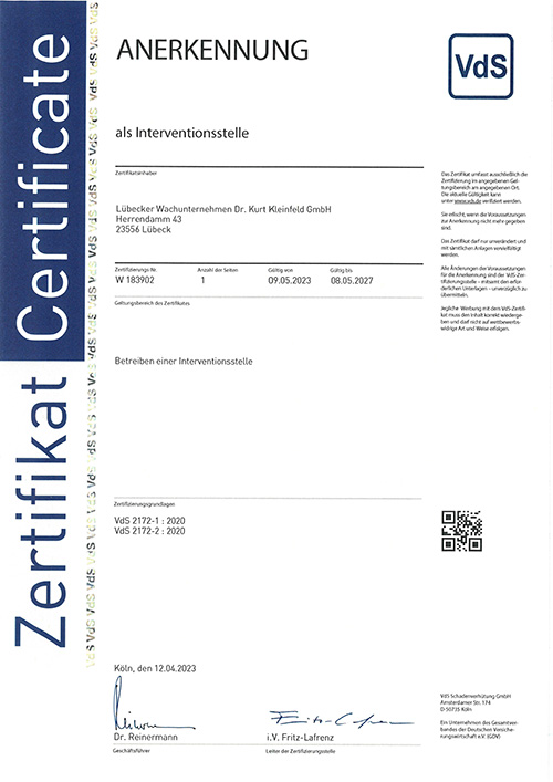 Ein offizielles Dokument mit der Überschrift Anerkennung als Interventionsstelle, einem blauen vertikalen Balken, Siegeln und tabellarischen Textfeldern.